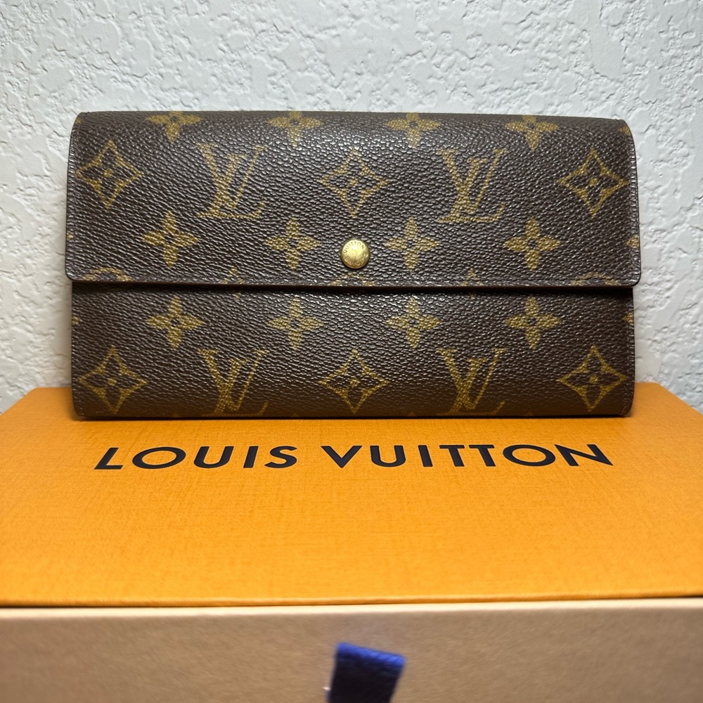 Louis Vuitton Sarah Wallet w/ Box & Dust bag